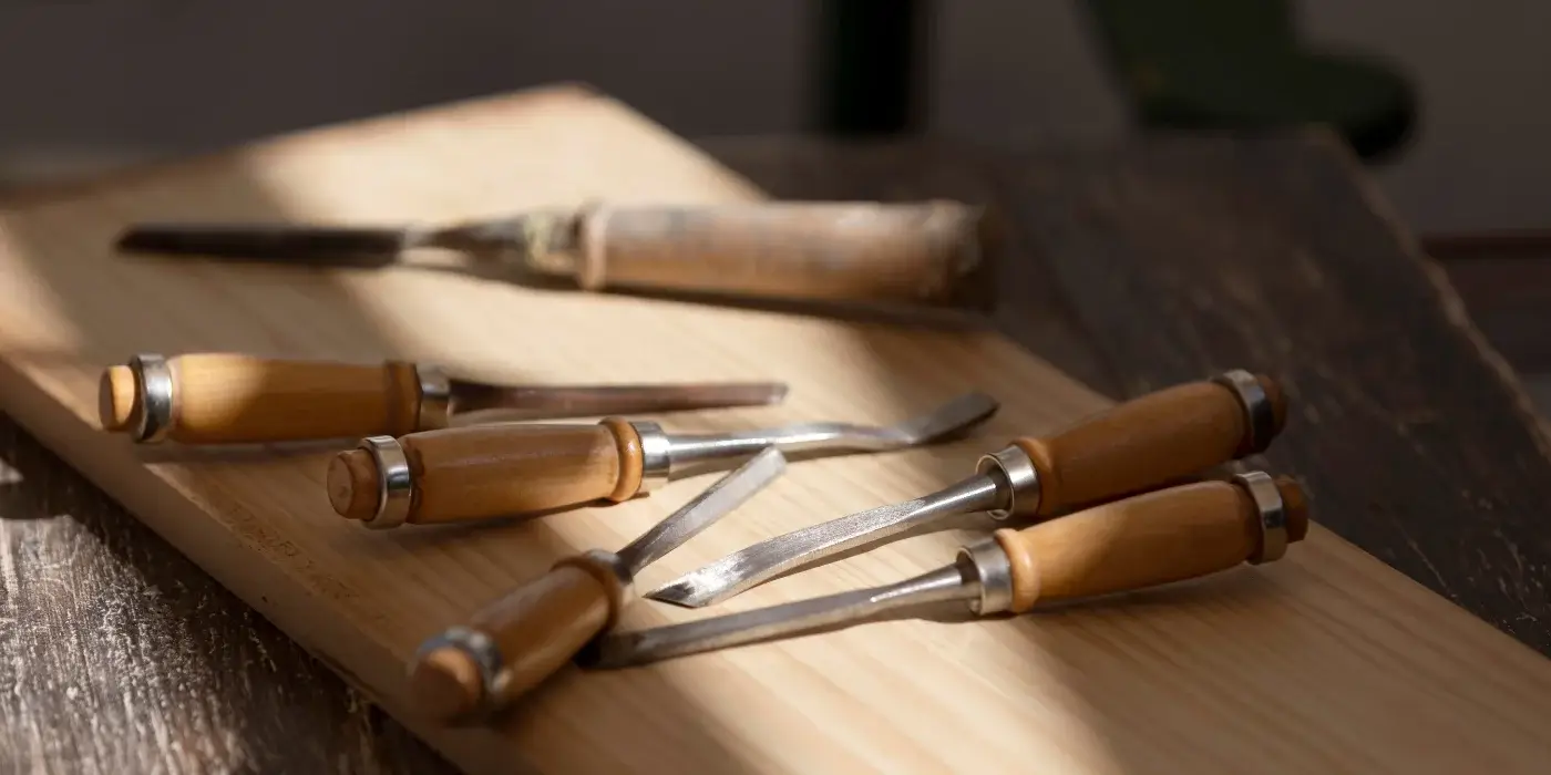 Why Local carpenter in Dubai Are Better Than DIY Fixes